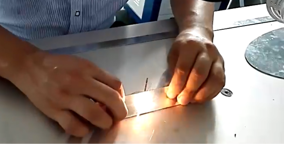 金属铁皮激光焊接连续光纤铁皮激光焊接机操作演练